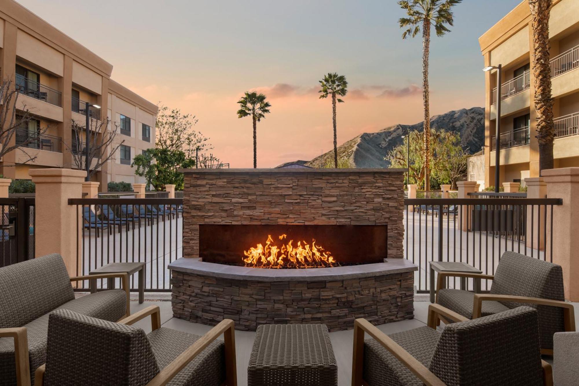 מלון Courtyard By Marriott Santa Clarita ולנסיה מראה חיצוני תמונה
